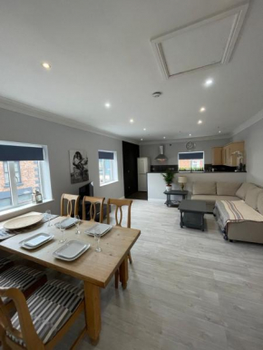 Large 1 bedroom Apartment Chester, Hoole Sleeps 4.